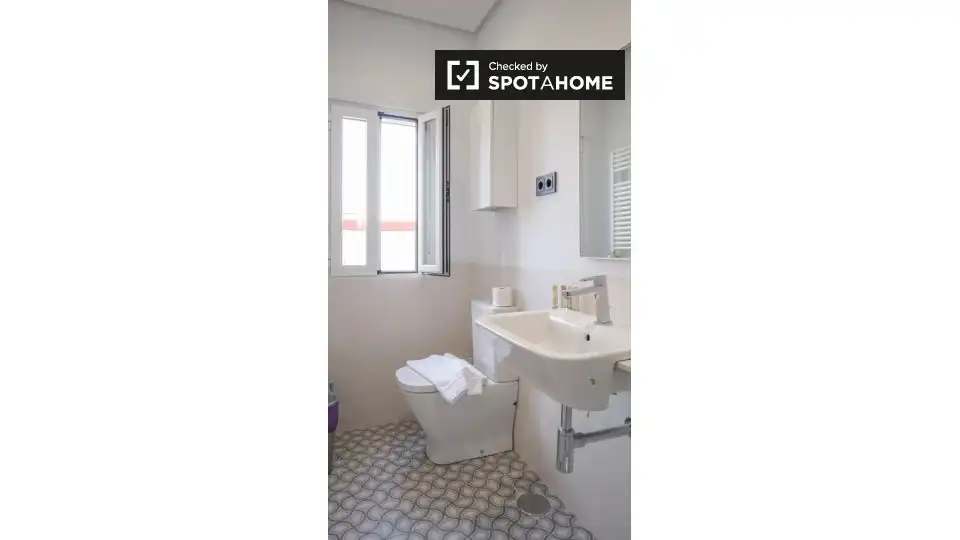 Baño de Piso de alquiler en Madrid con Aire acondicionado, Calefacción y Amueblado