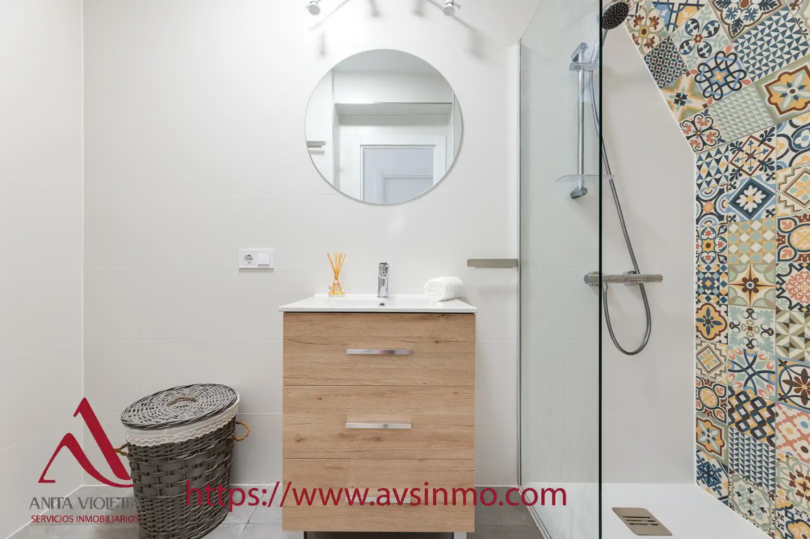 Baño de Apartamento de alquiler en Torrevieja con Aire acondicionado, Amueblado y Lavadora