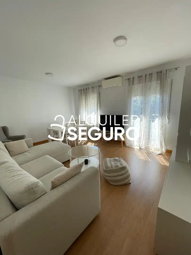 Sala de estar de Piso de alquiler en Madrid con Aire acondicionado, Calefacción y Terraza