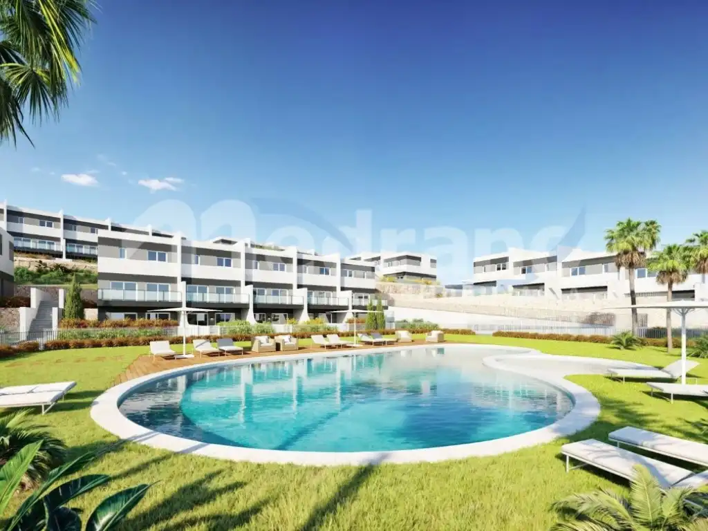 Adosado con piscina en venta en Avenida Barcelona