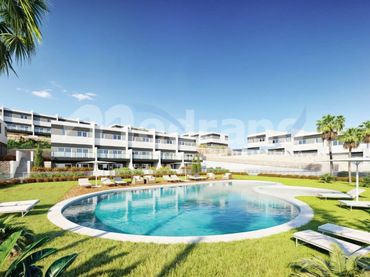 Terraced house with pool for sale in Avenida Barcelona