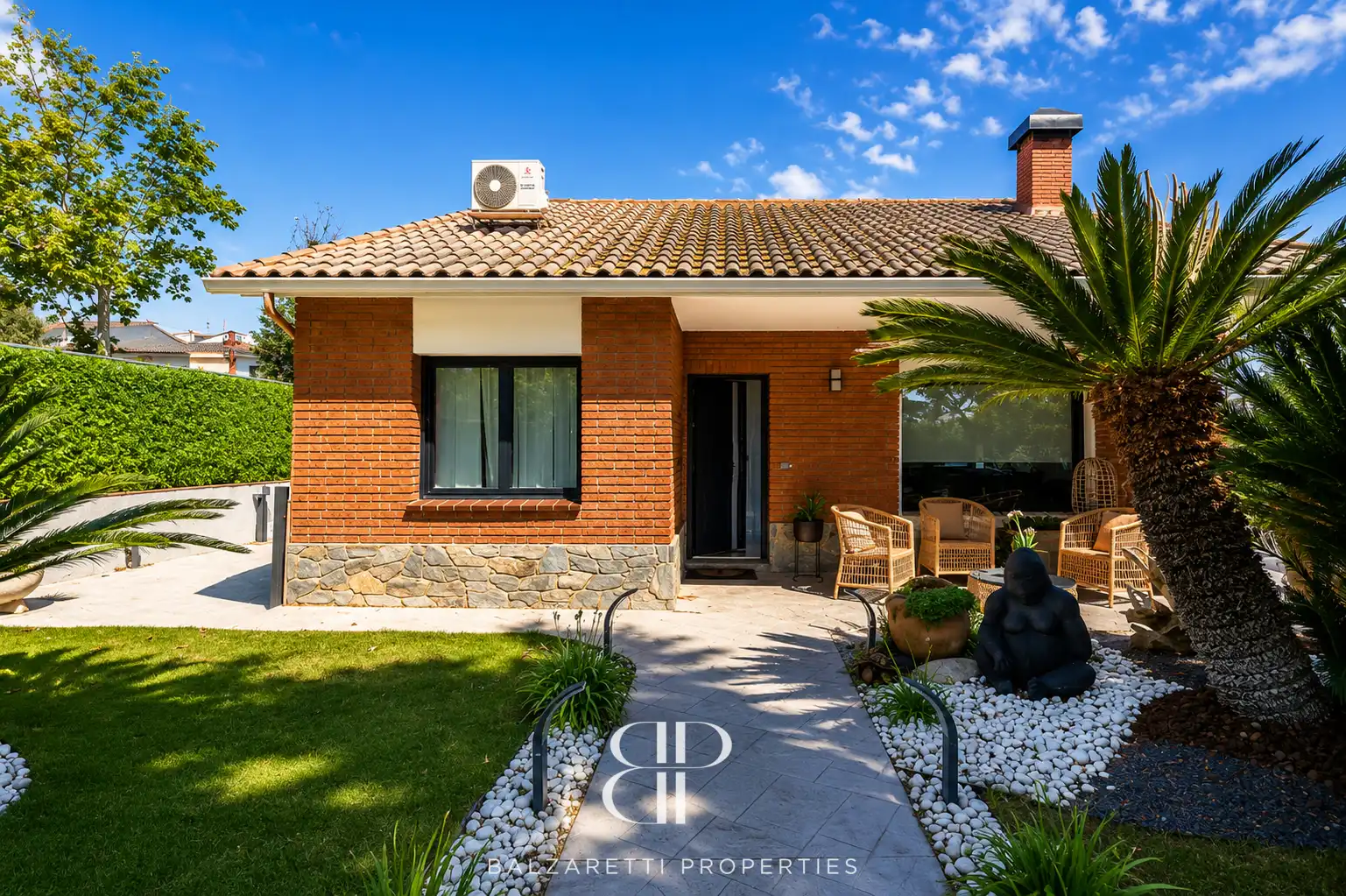Außenansicht von Haus oder Chalet zum Verkauf in Canet de Mar mit Klimaanlage, Heizung und Privatgarten