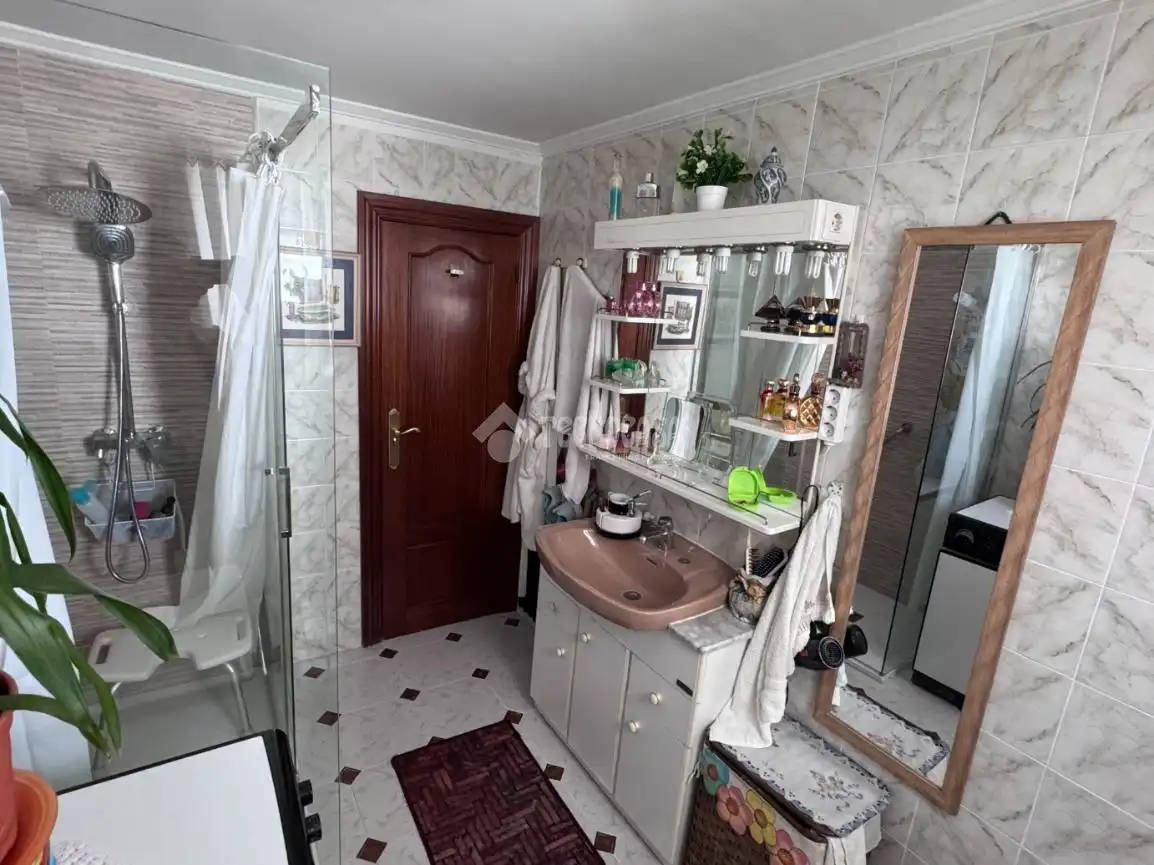 Baño de Piso en venta en León Capital  con Calefacción, Parquet y Trastero