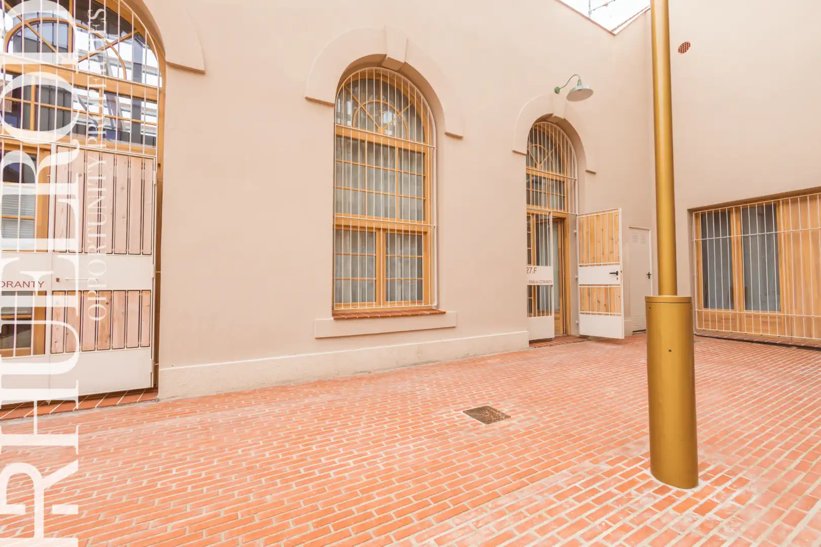 Exterior view of Ground floor for sale in Barcelona  with Air Conditioner, Heating and Terrace