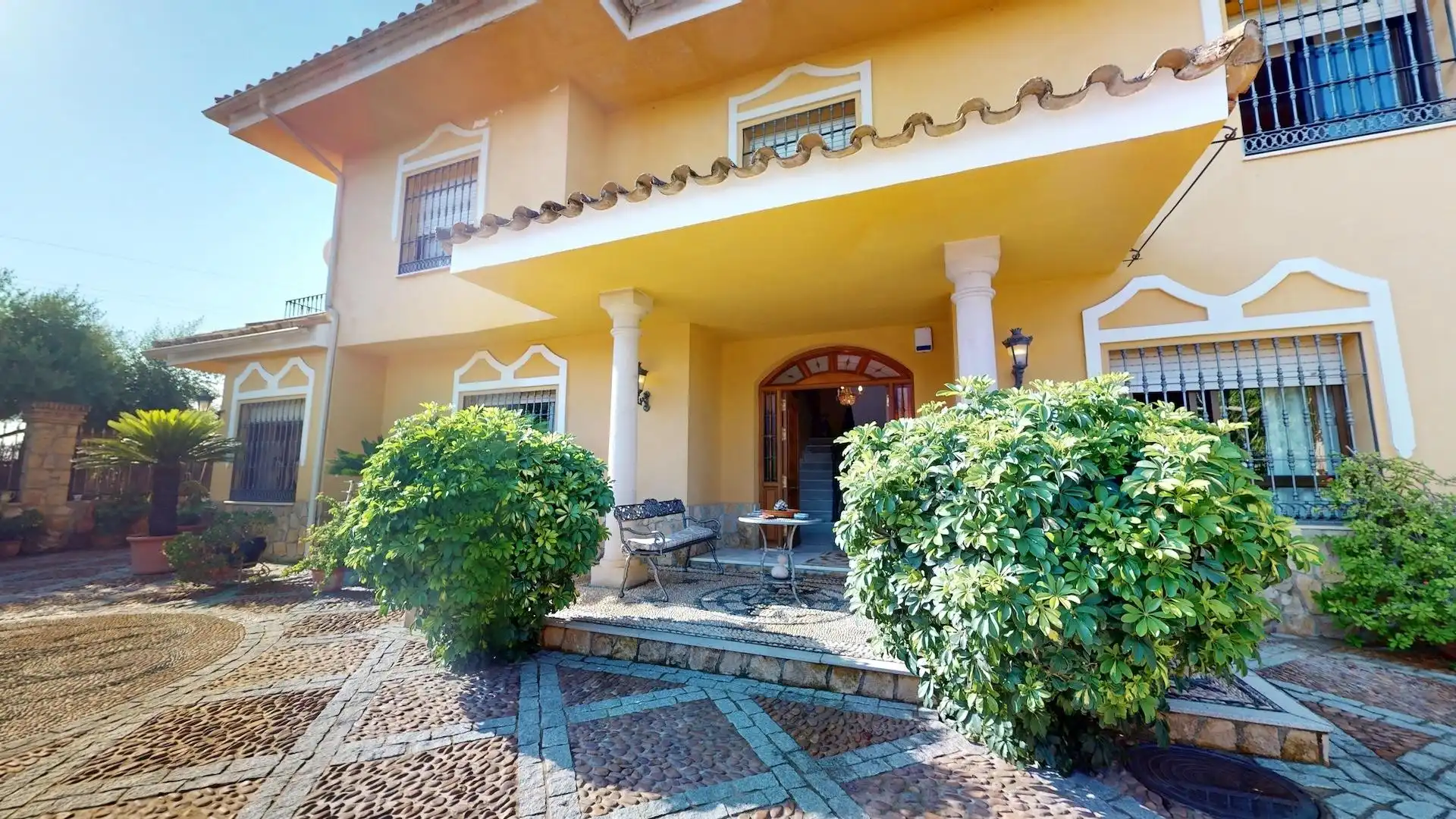 Vista exterior de Casa o xalet en venda en Córdoba amb Aire condicionat, Calefacció i Jardí privat