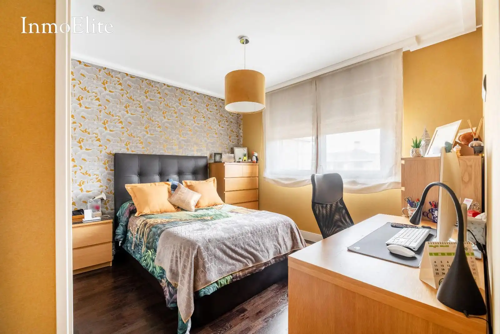 Bedroom of Detached homes for sale in Majadahonda  with Air Conditioner, Heating and Private garden