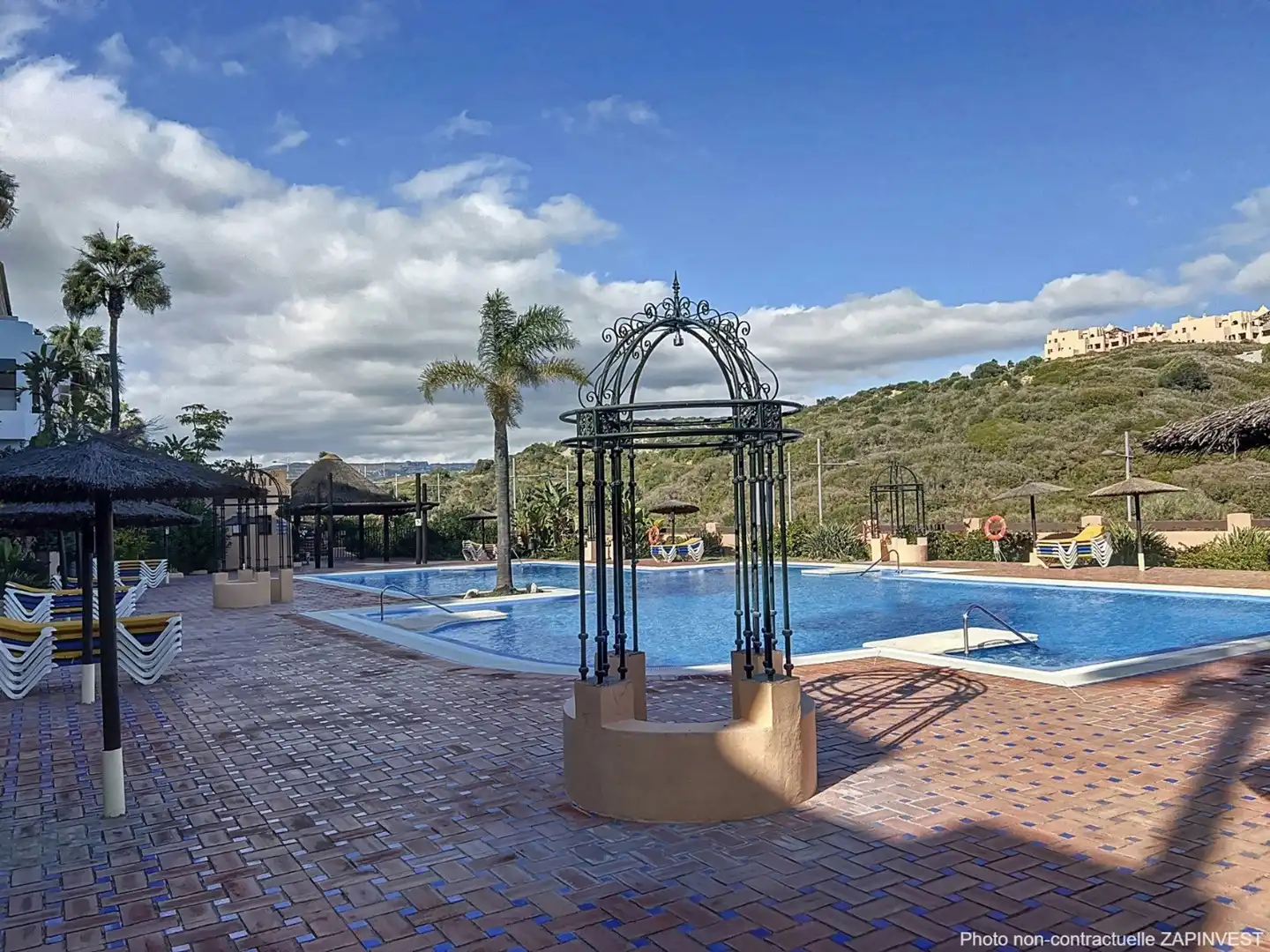 Habitatge amb piscina en venda a La Duquesa, imagen 2