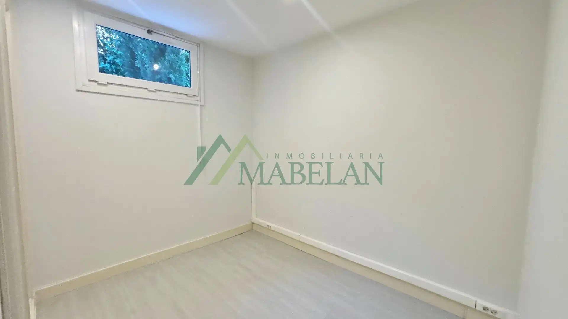 Einfamilien-Reihenhaus zur Miete in Madrid mit Klimaanlage, Privatgarten und Terrasse