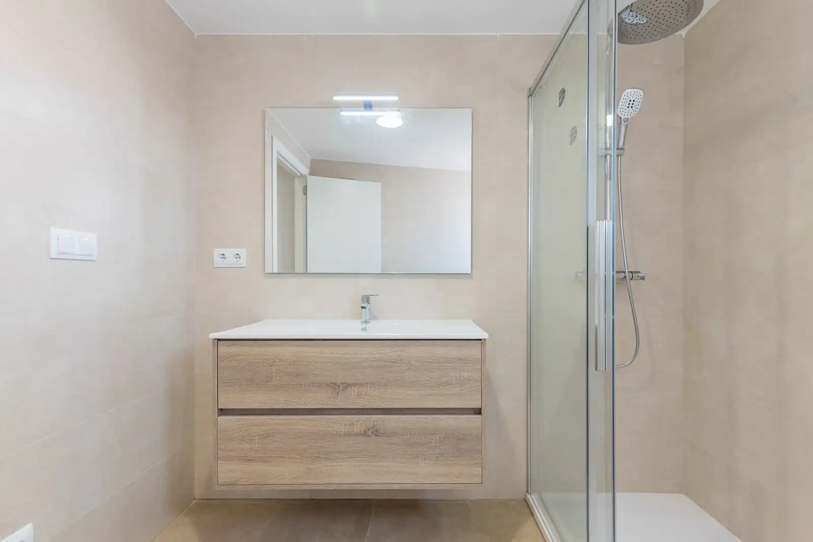 Baño de Piso de alquiler en Meliana con Aire acondicionado, Terraza y Horno