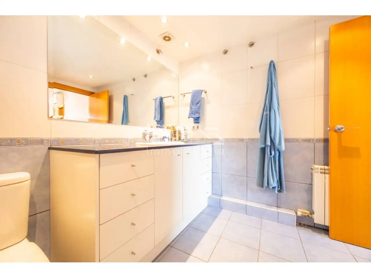 Bathroom of Flat for sale in Vic  with Air Conditioner, Heating and Parquet flooring