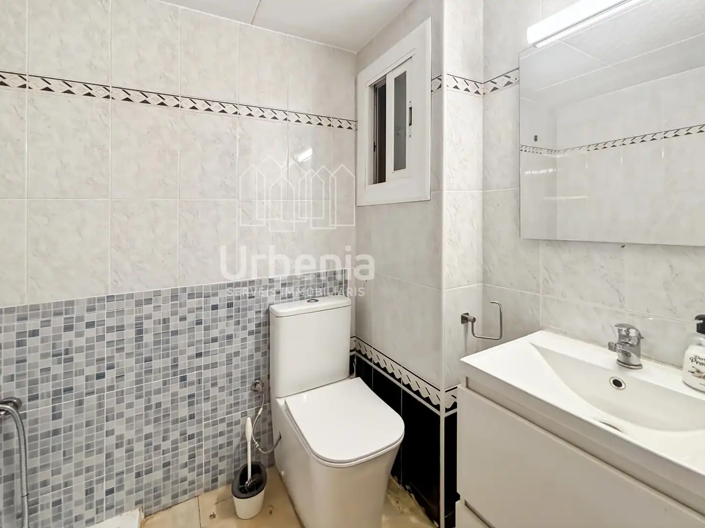 Bathroom of Flat for sale in Mataró  with Terrace