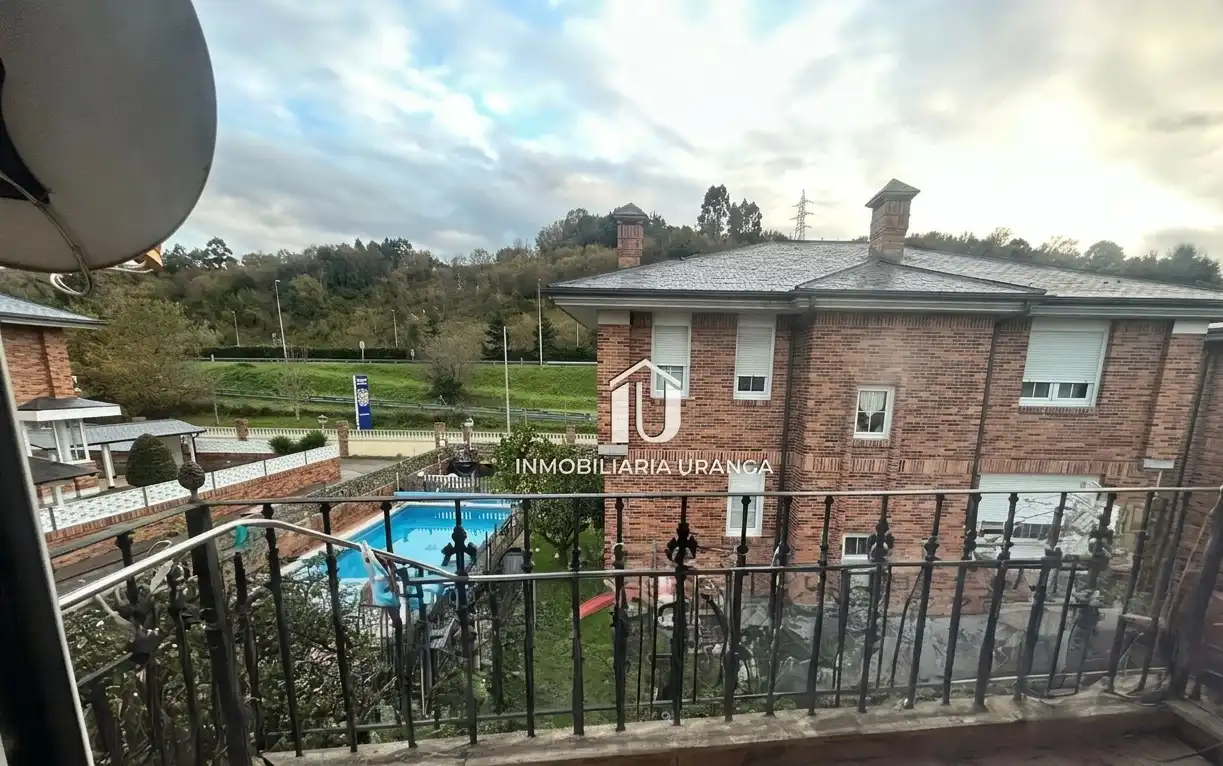 Vista exterior de Casa o chalet en venta en Laredo con Calefacción, Jardín privado y Trastero