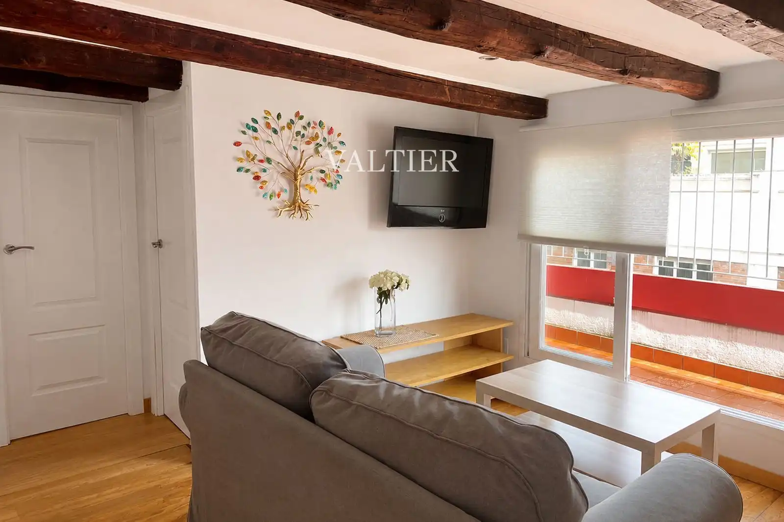Sala d'estar de Àtic de lloguer en Madrid amb Terrassa i Moblat