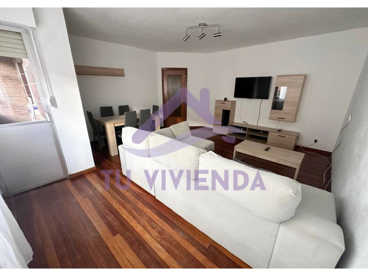 Sala d'estar de Pis en venda en Guardo amb Parquet, Moblat i Balcó