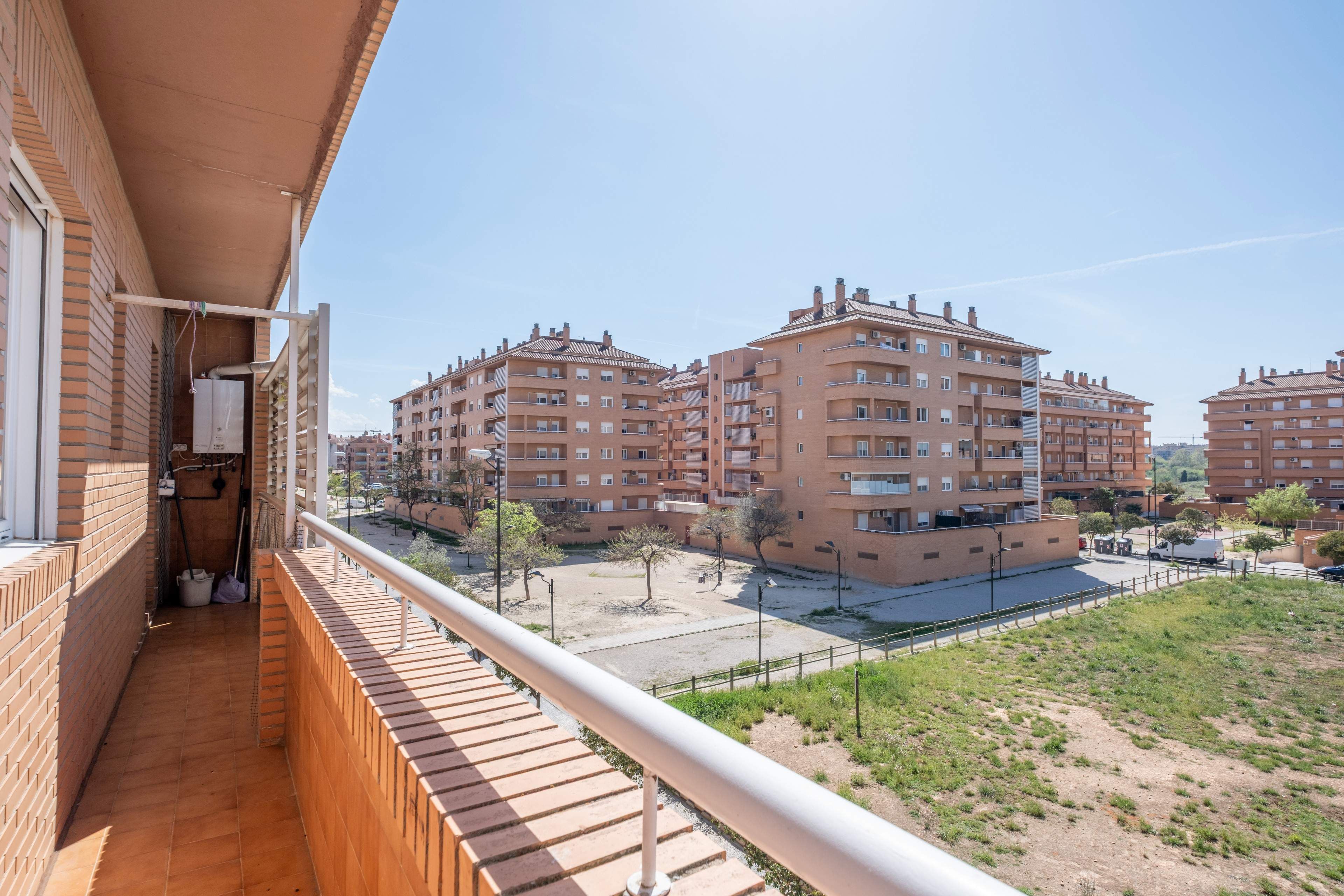 Außenansicht von Wohnung zum verkauf in  Zaragoza Capital mit Heizung, Parkett und Terrasse