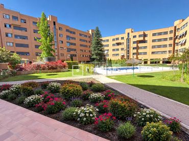 Pis amb piscina en venda a de Navia
