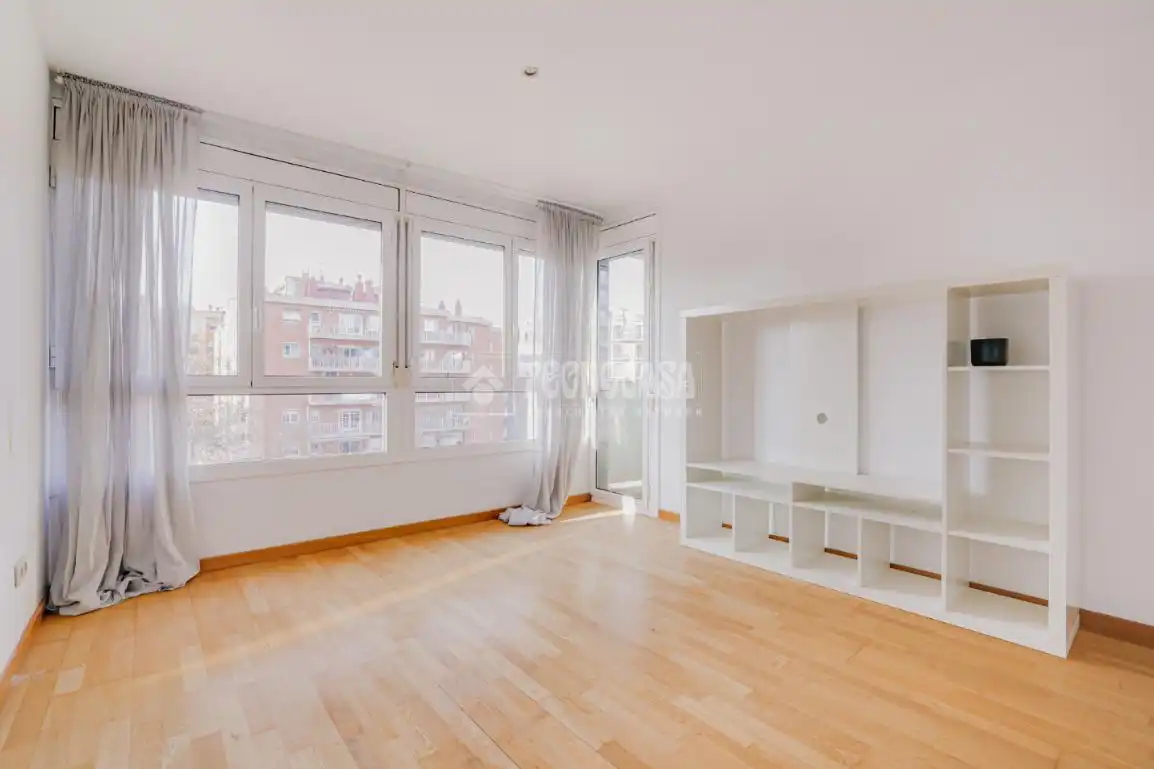 Sala de estar de Piso en venta en Barcelona con Aire acondicionado, Parquet y Balcón