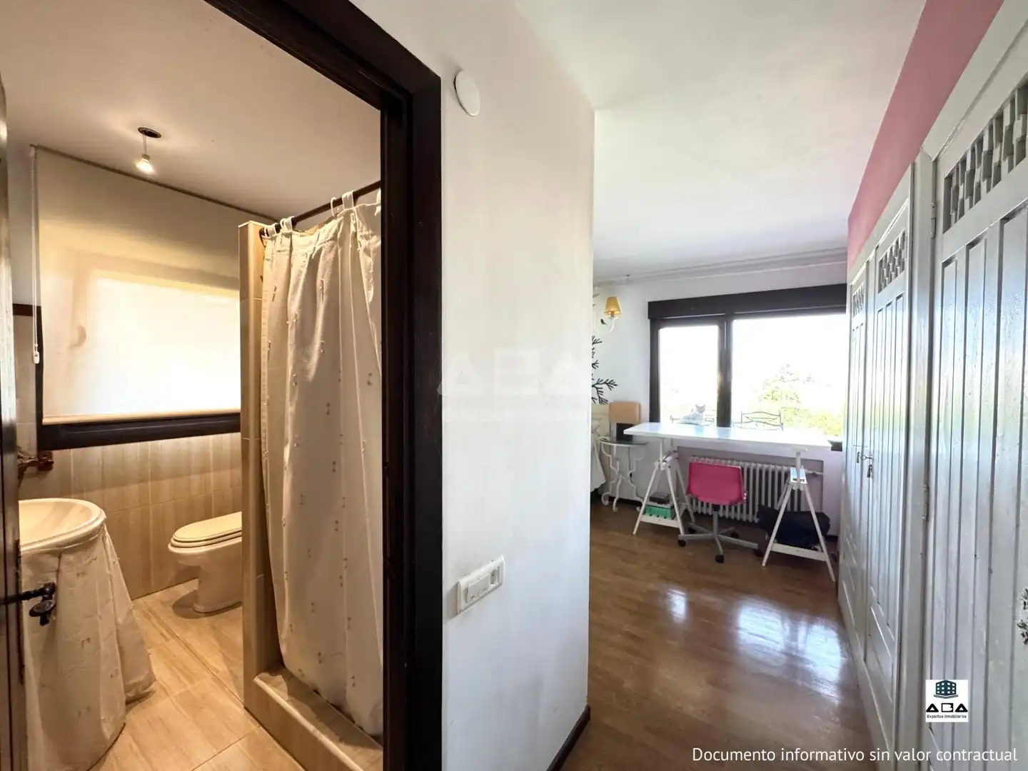 Dormitori de Casa o xalet en venda en Gijón  amb Calefacció, Jardí privat i Traster