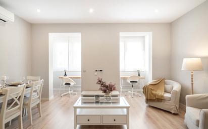 Living room of Flat to rent in  Madrid Capital  with Air Conditioner, Heating and Furnished