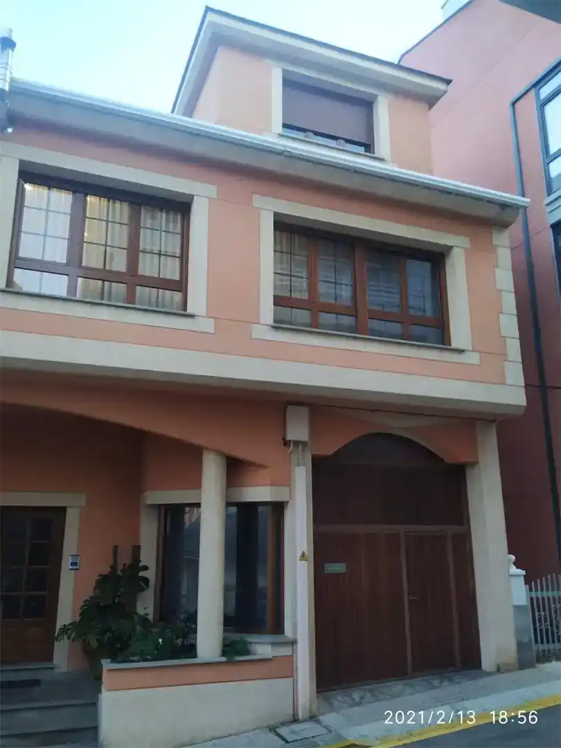 Vista exterior de Casa o chalet en venta en Burela con Parquet, Trastero y Amueblado