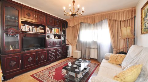 Foto 2 de Piso en venta en Avenida del Marqués de Corbera, Ventas, Madrid Capital