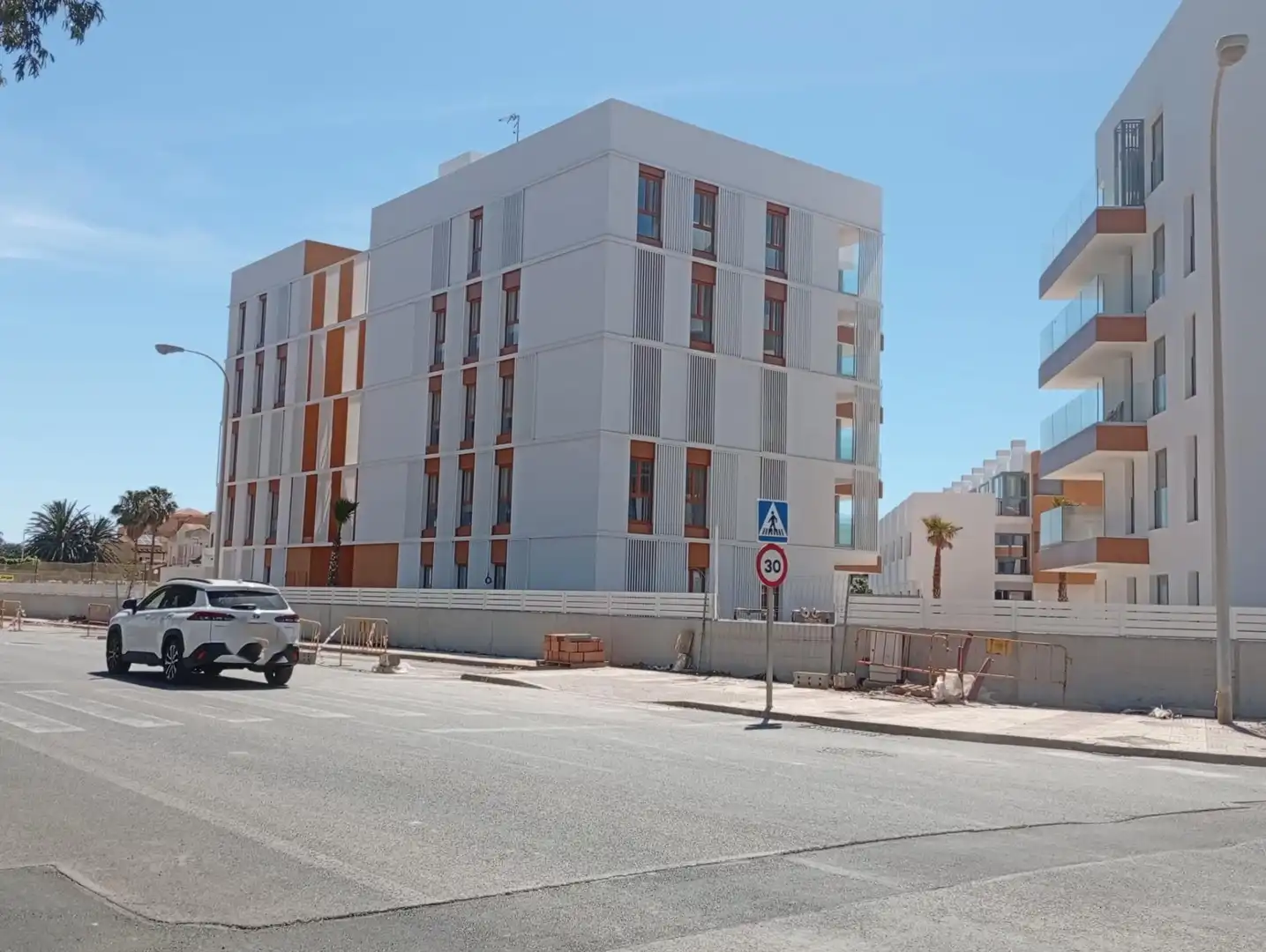 Vista exterior de Pis en venda en Roquetas de Mar amb Jardí privat i Piscina comunitària