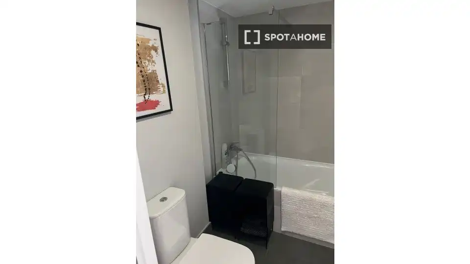 Baño de Piso de alquiler en Valencia con Aire acondicionado, Calefacción y Amueblado