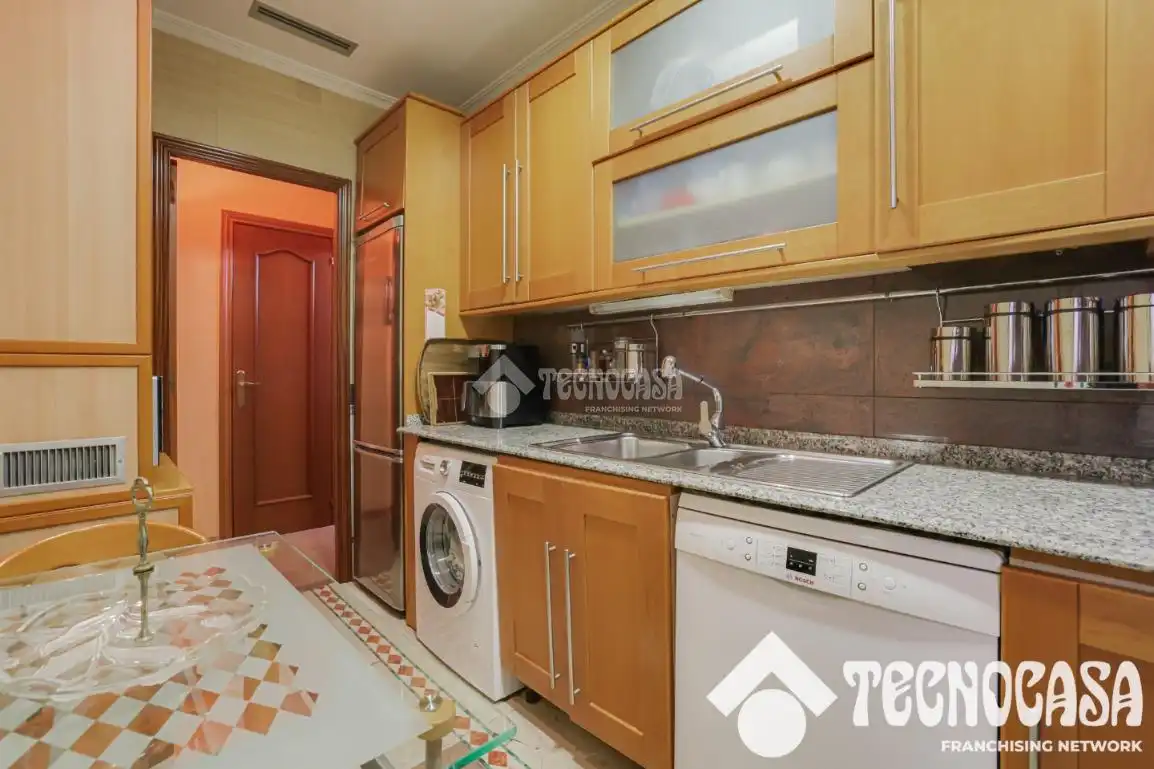 Cocina de Piso en venta en Barcelona con Calefacción y Balcón