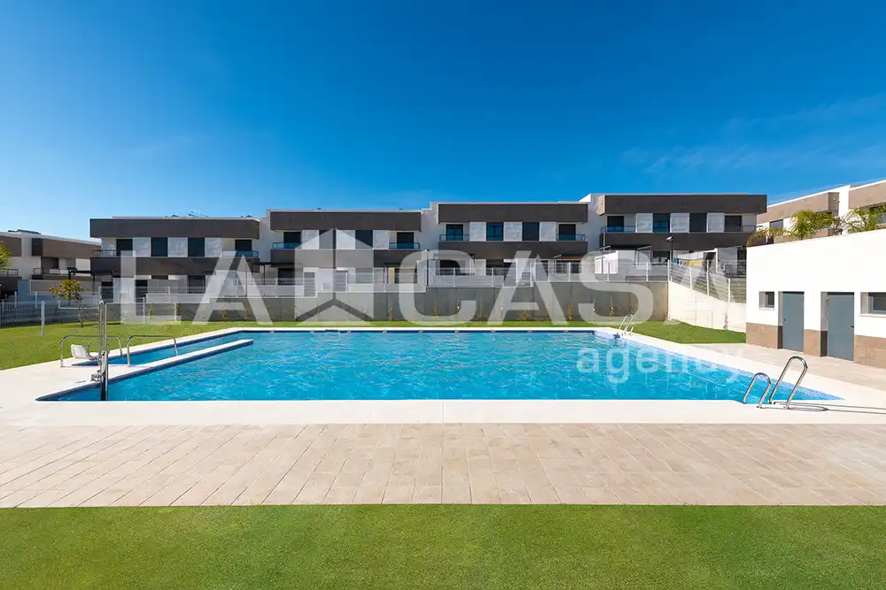 Piscina de Casa adosada en venta en Dos Hermanas con Aire acondicionado y Piscina