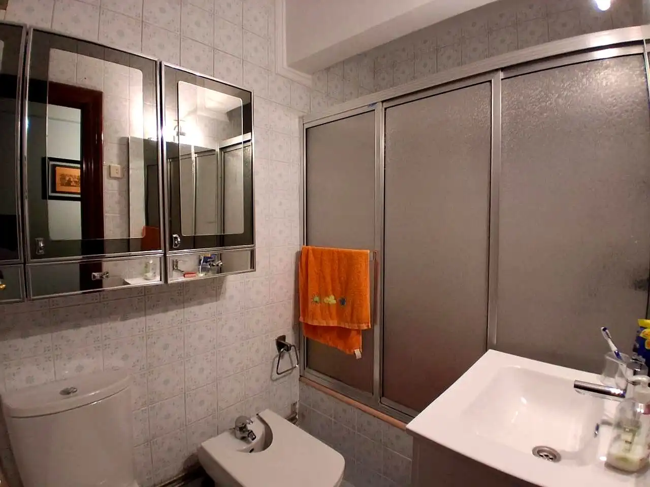 Badezimmer von Wohnung zum Verkauf in Barakaldo  mit Heizung und Balkon