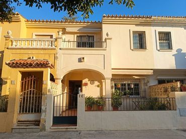 Casa pareada en venta en Benajarafe