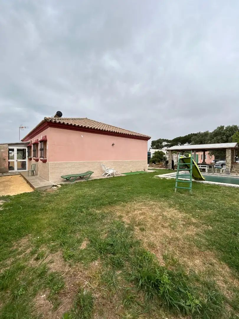 Vista exterior de Casa o xalet en venda en Chiclana de la Frontera