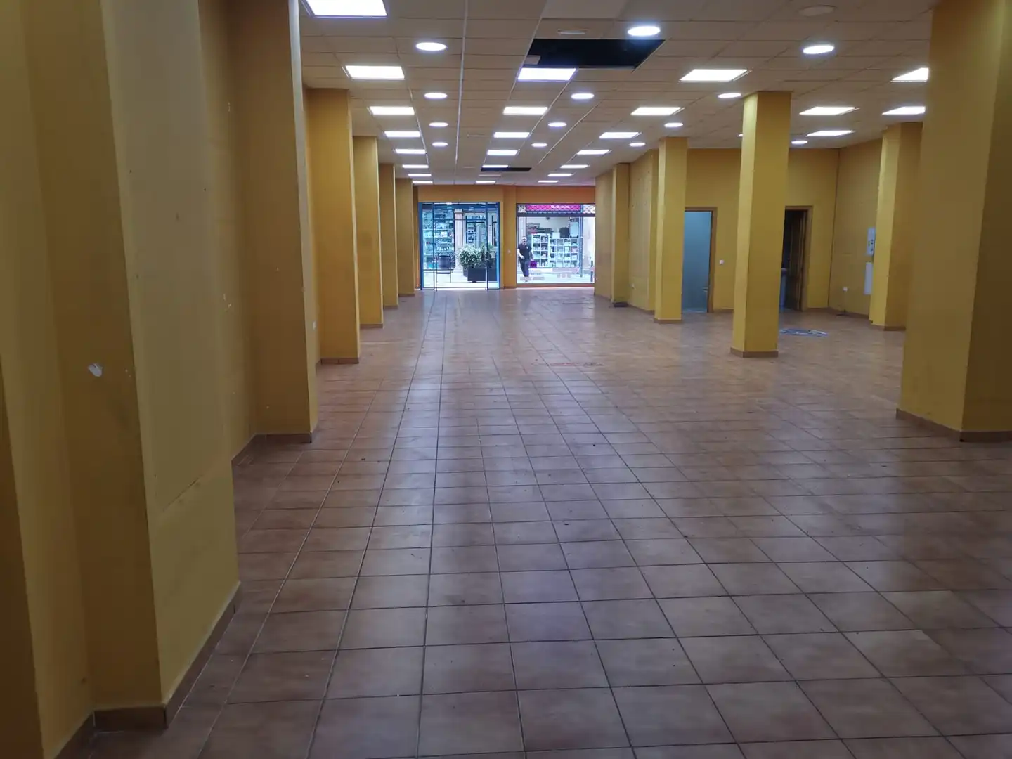 Local en venda en Linares