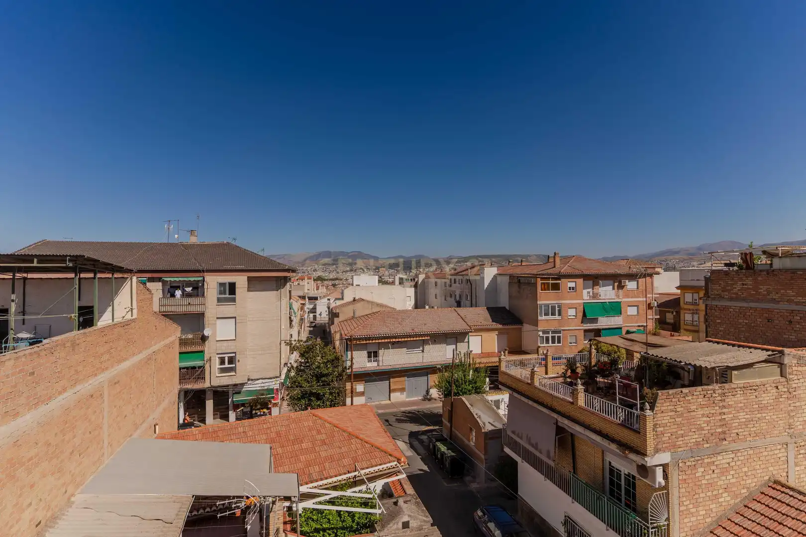 Vista exterior de Casa o xalet en venda en Avda. De los Ogíjares