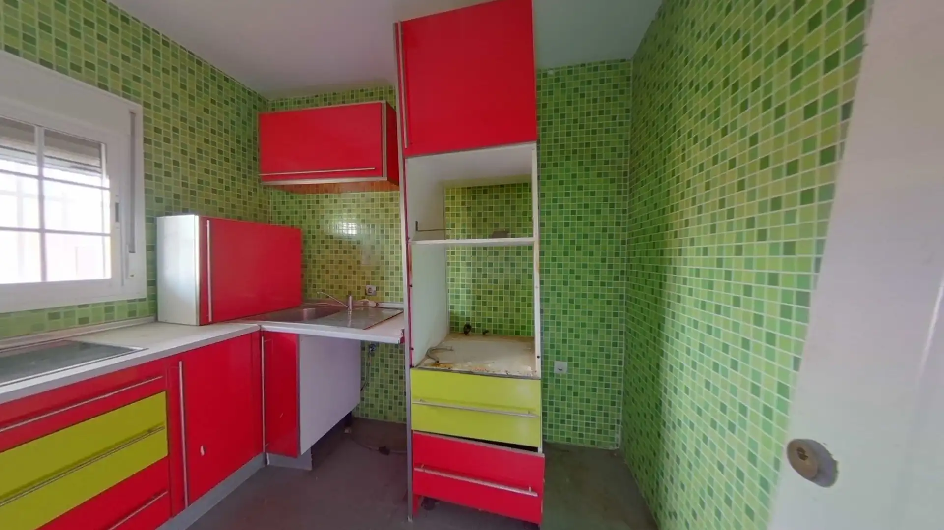 Küche von Wohnung zum Verkauf in La Línea de la Concepción mit Terrasse