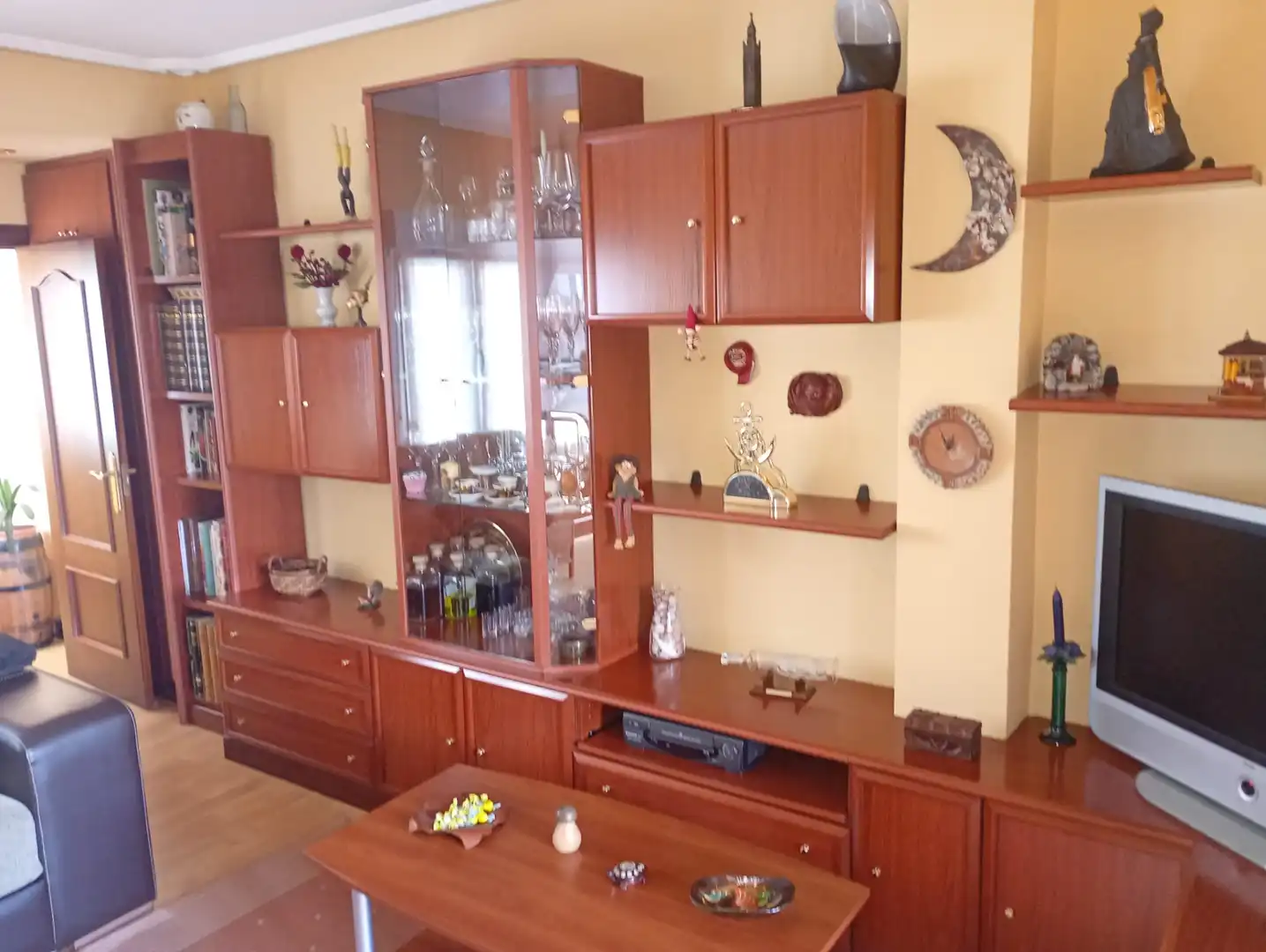 Living room of Flat for sale in Gijón   with Parquet flooring, Furnished and Oven
