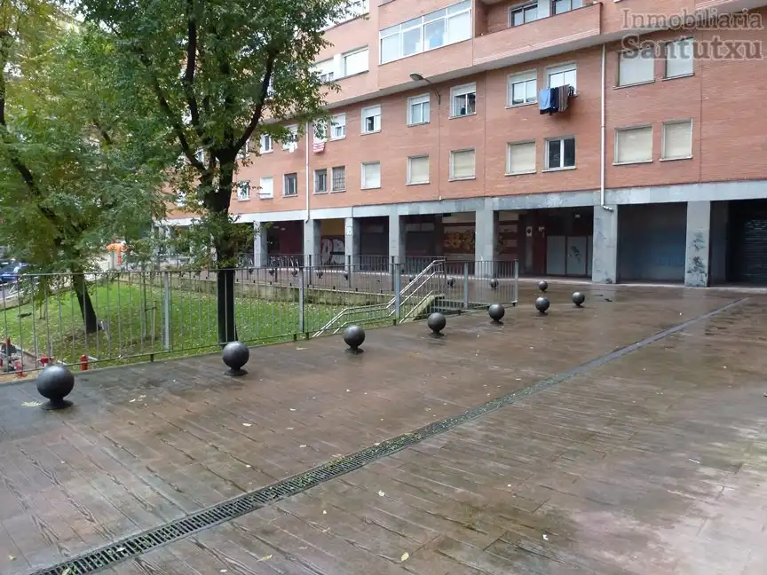 Vista exterior de Garatge en venda en Bilbao 
