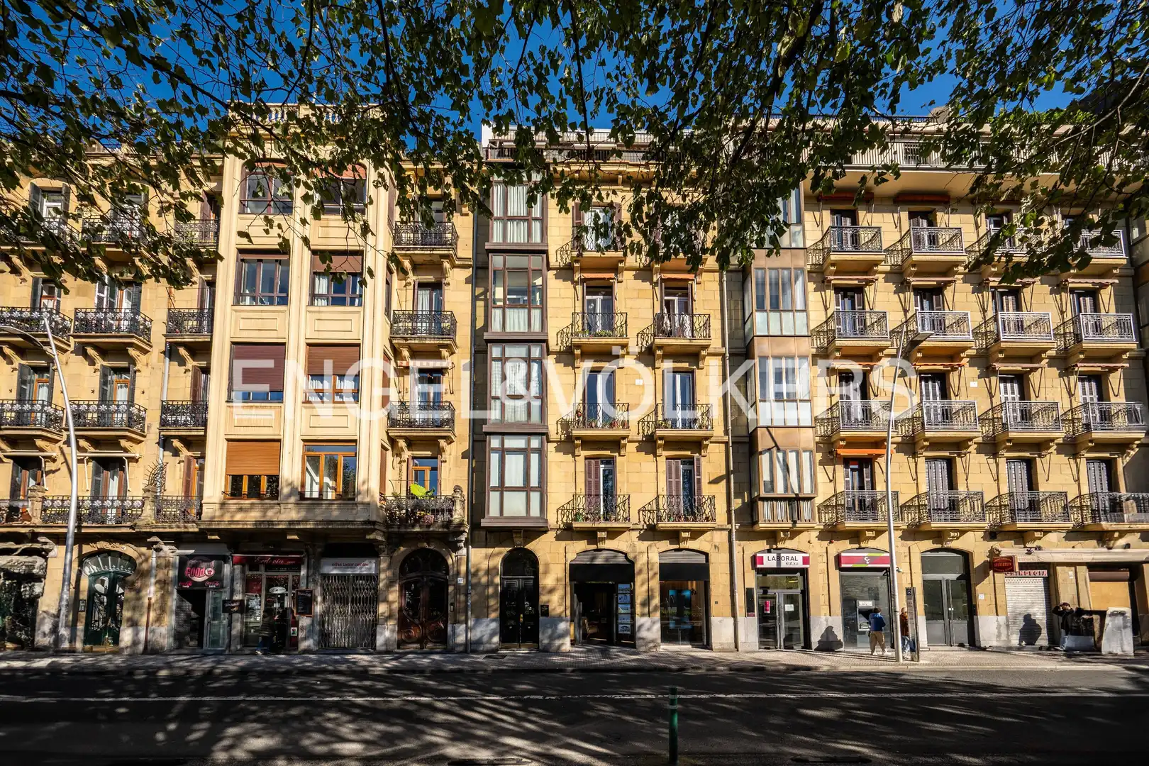 Außenansicht von Wohnung zum Verkauf in Donostia - San Sebastián  mit Heizung und Balkon