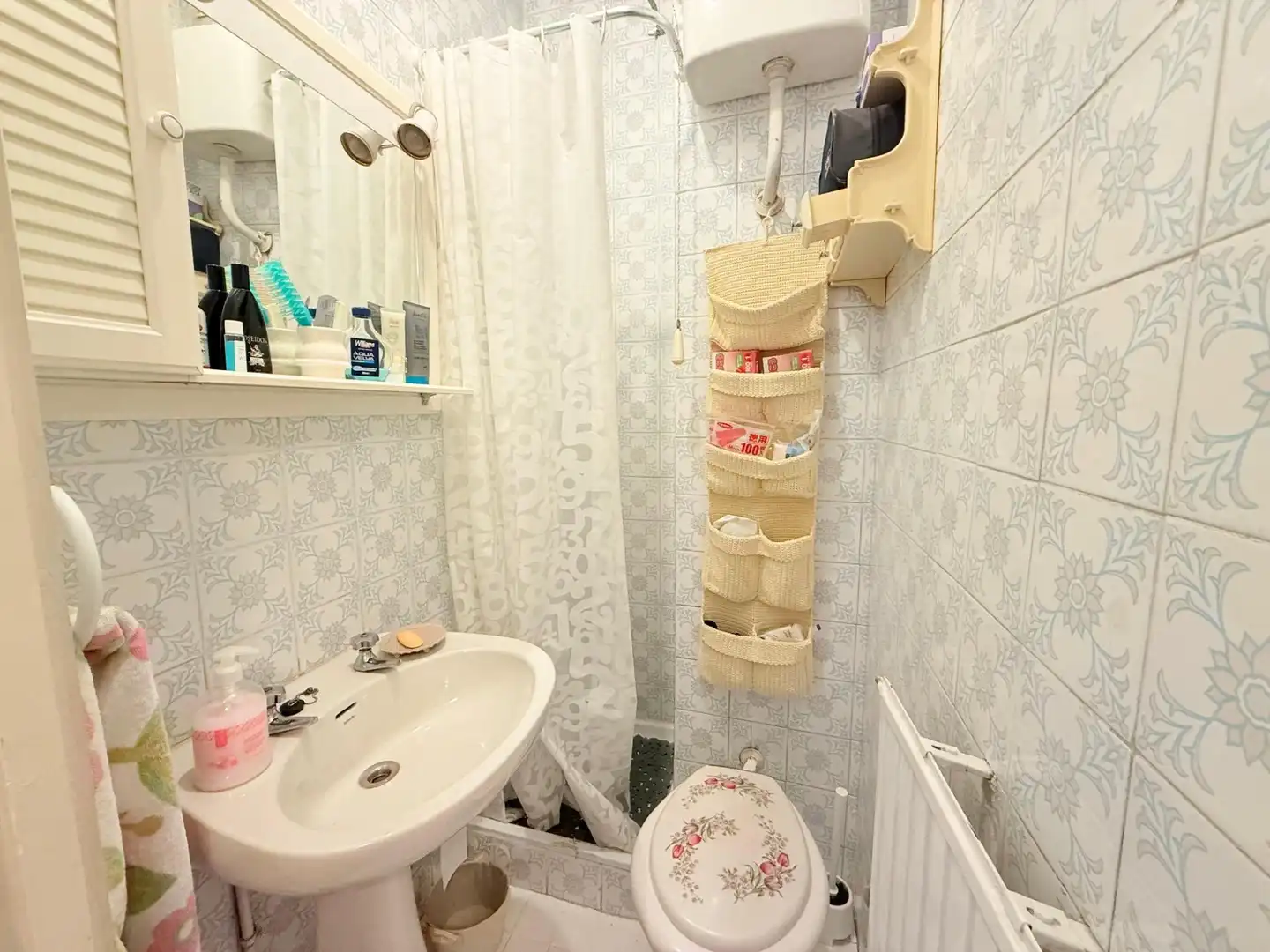 Bathroom of Flat for sale in Madrid  with Air Conditioner and Heating