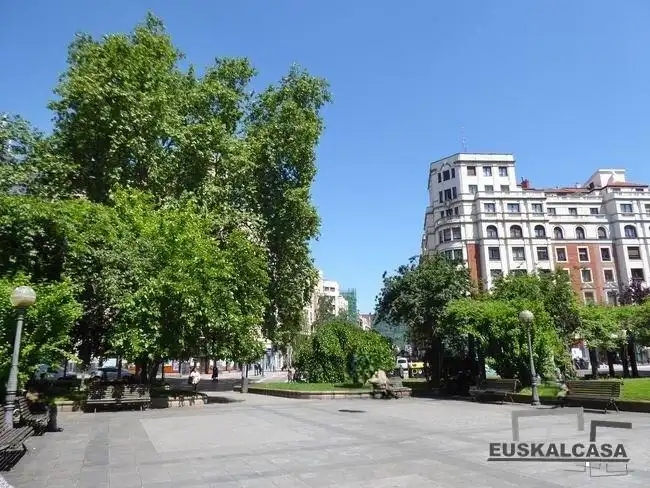 Vista exterior de Pis en venda en Errekalde