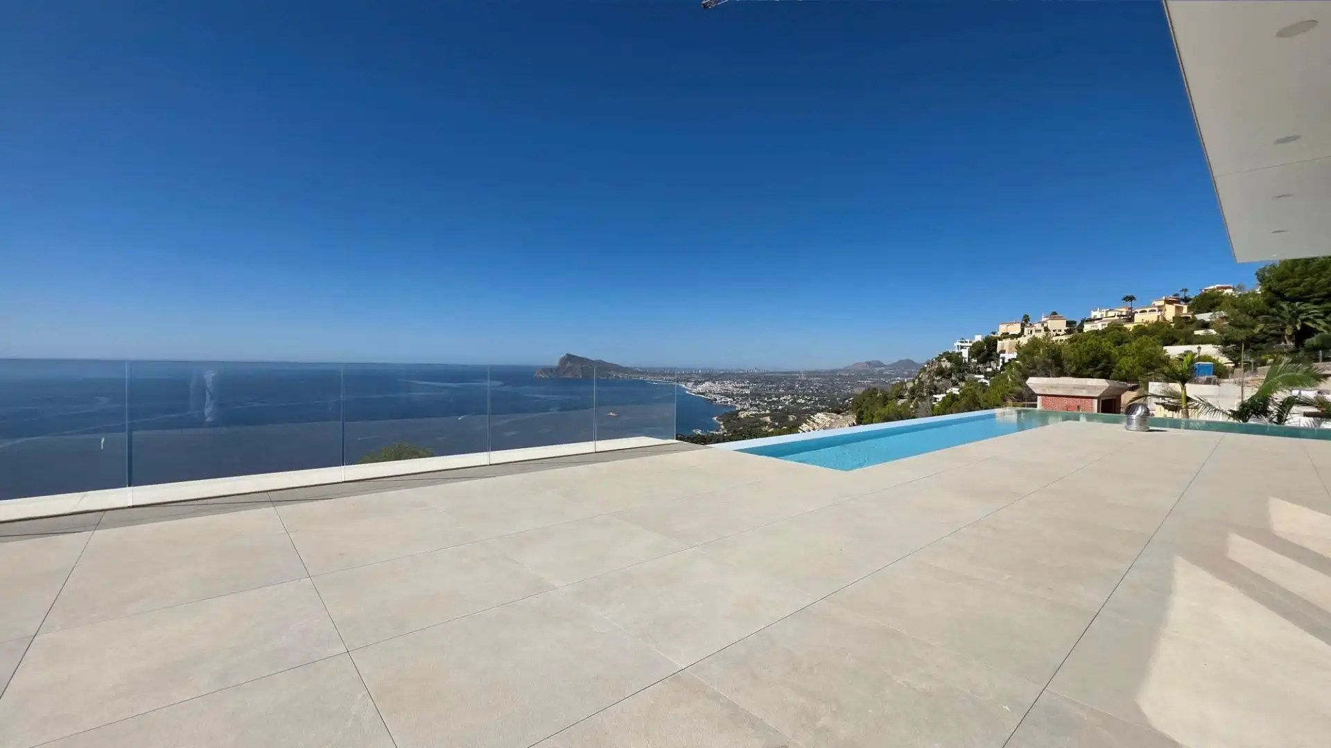 Chalet con piscina en venta en Calle Calle Gran Bretaña, imagen 2