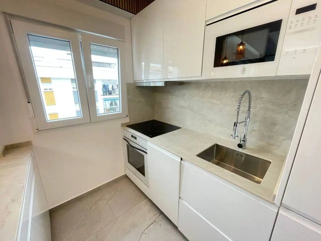 Cuina de Pis en venda en Estepona amb Aire condicionat, Terrassa i Moblat