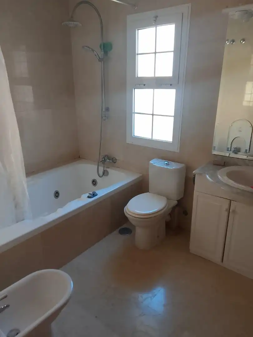 Badezimmer von Haus oder Chalet zum Verkauf in Mijas mit Klimaanlage, Heizung und Privatgarten
