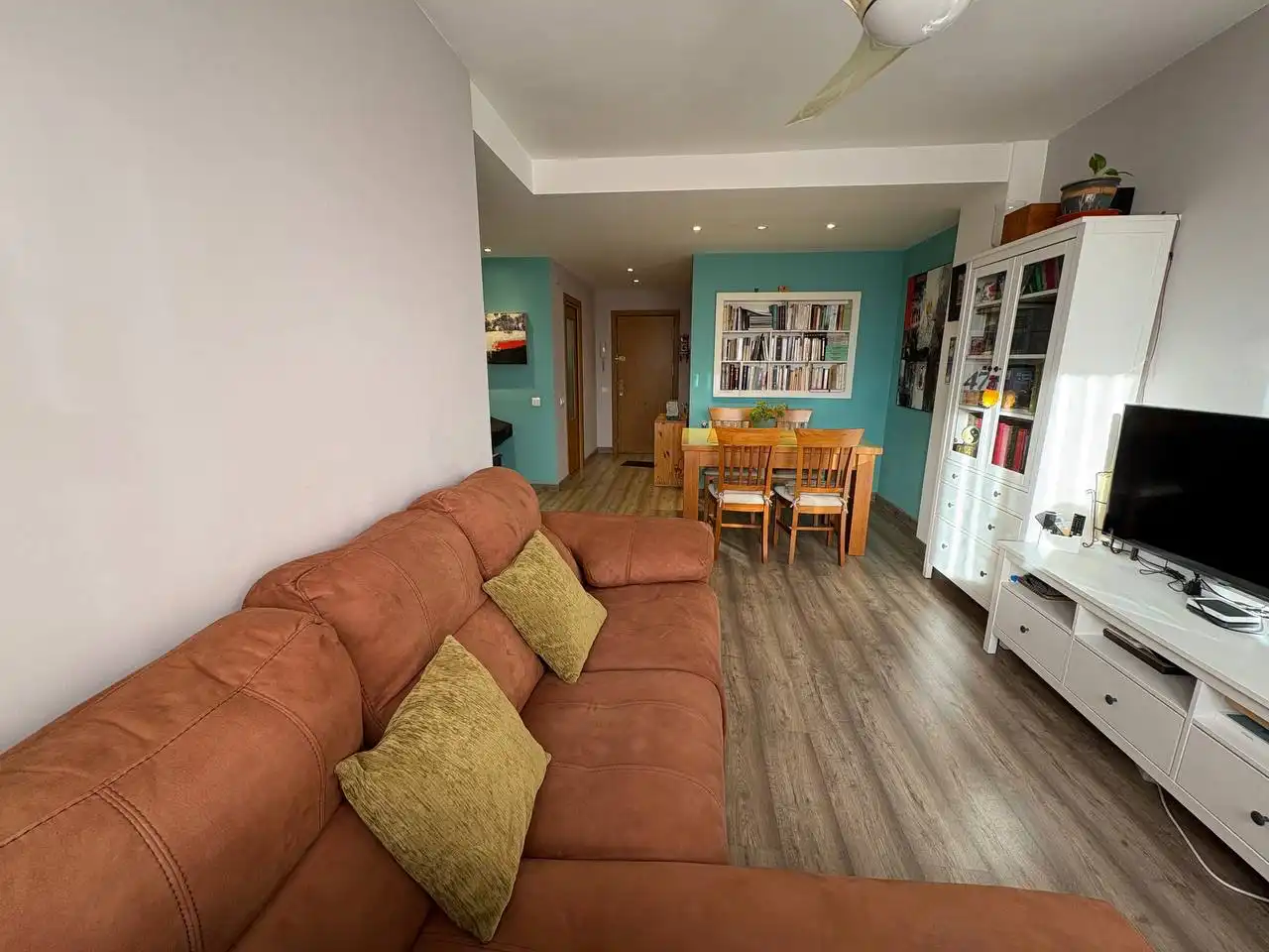 Living room of Flat for sale in Parla  with Air Conditioner, Heating and Parquet flooring