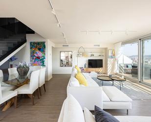 Sala d'estar de Àtic de lloguer en  Barcelona Capital amb Aire condicionat, Calefacció i Parquet