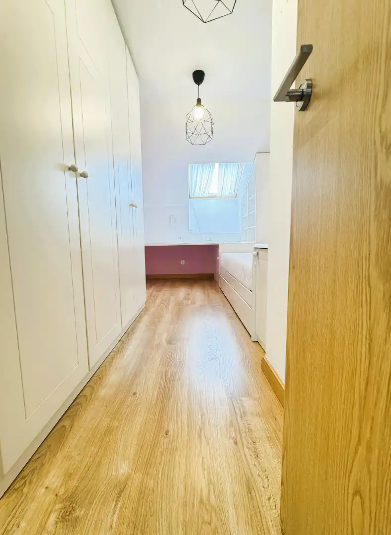 Habitación de Ático en venta en Avilés con Calefacción, Parquet y Terraza