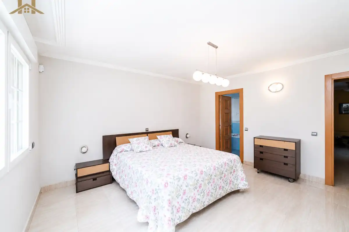 Habitación de Casa o chalet en venta en Villaviciosa de Odón con Aire acondicionado, Calefacción y Jardín privado