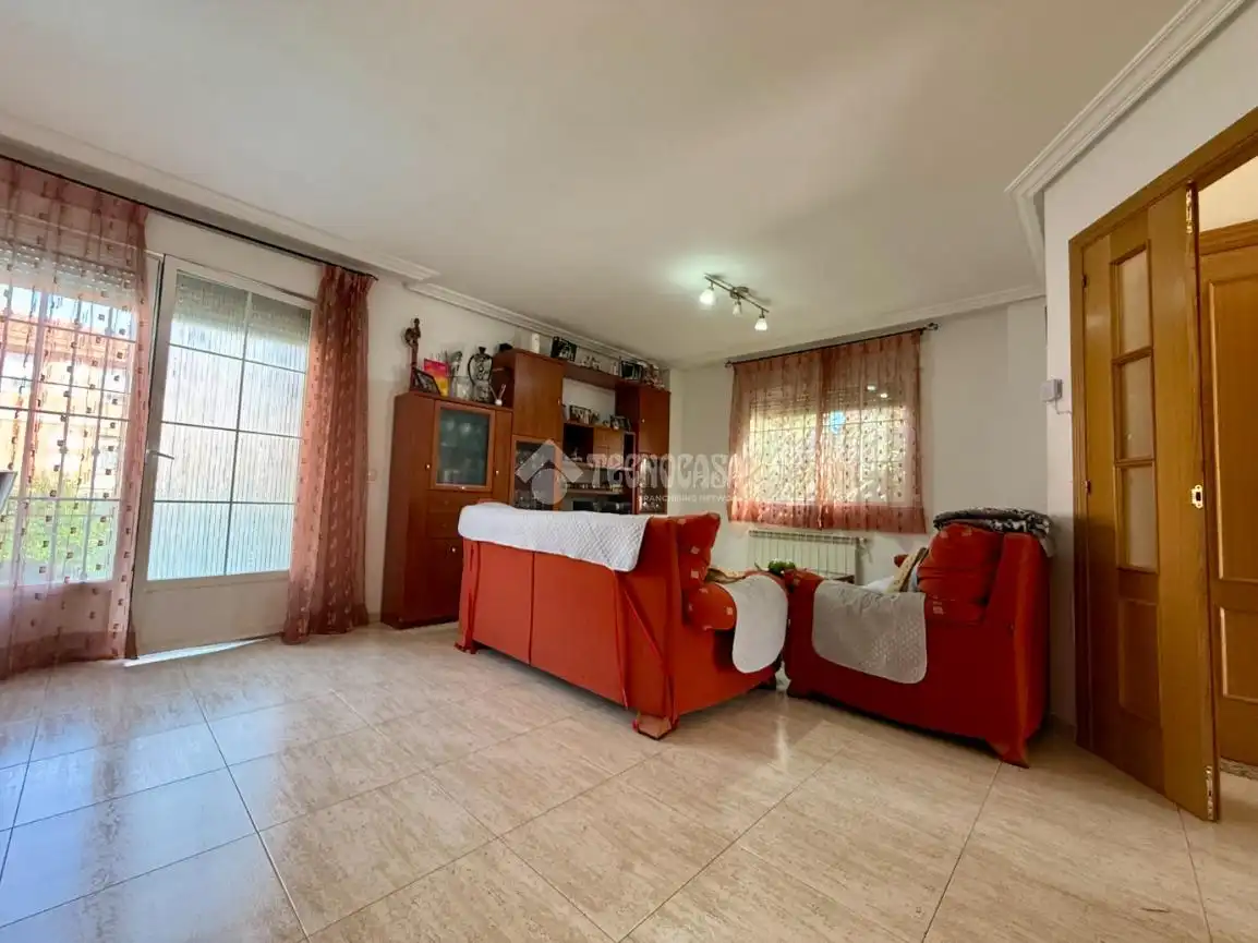 Casa adosada en venta en Alovera con Aire acondicionado