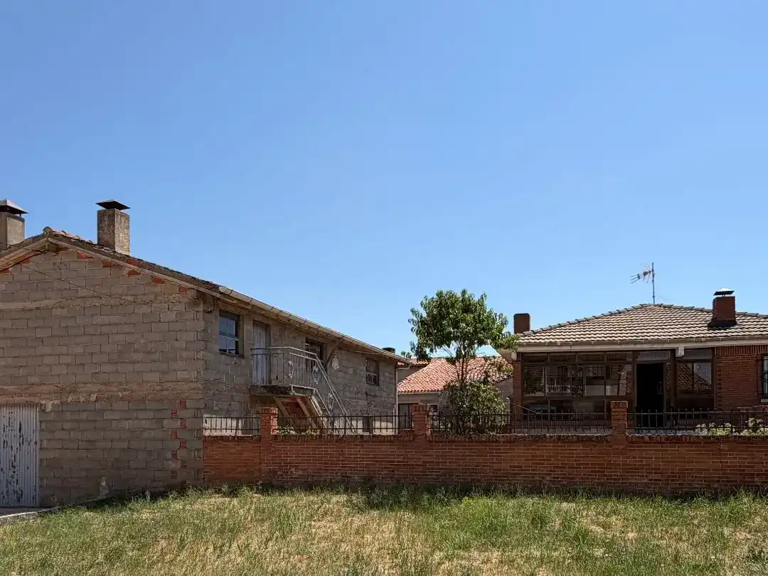 Vista exterior de Piso en venta en Contreras con Jardín privado y Amueblado