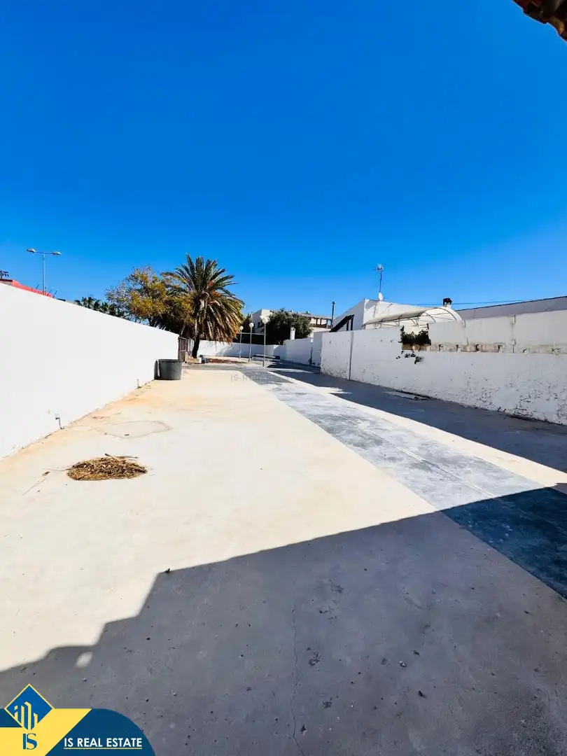 Vista exterior de Casa o xalet en venda en Alicante / Alacant amb Terrassa i Moblat